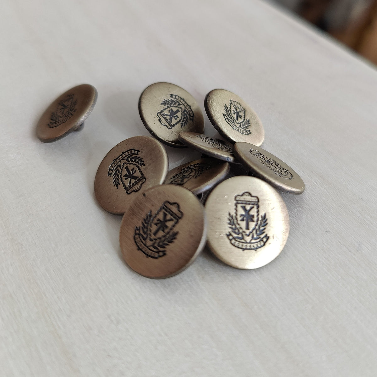 DARK GOLD METAL SHIELD BUTTONS 141 :: 15MM– Ginger Twist Studio
