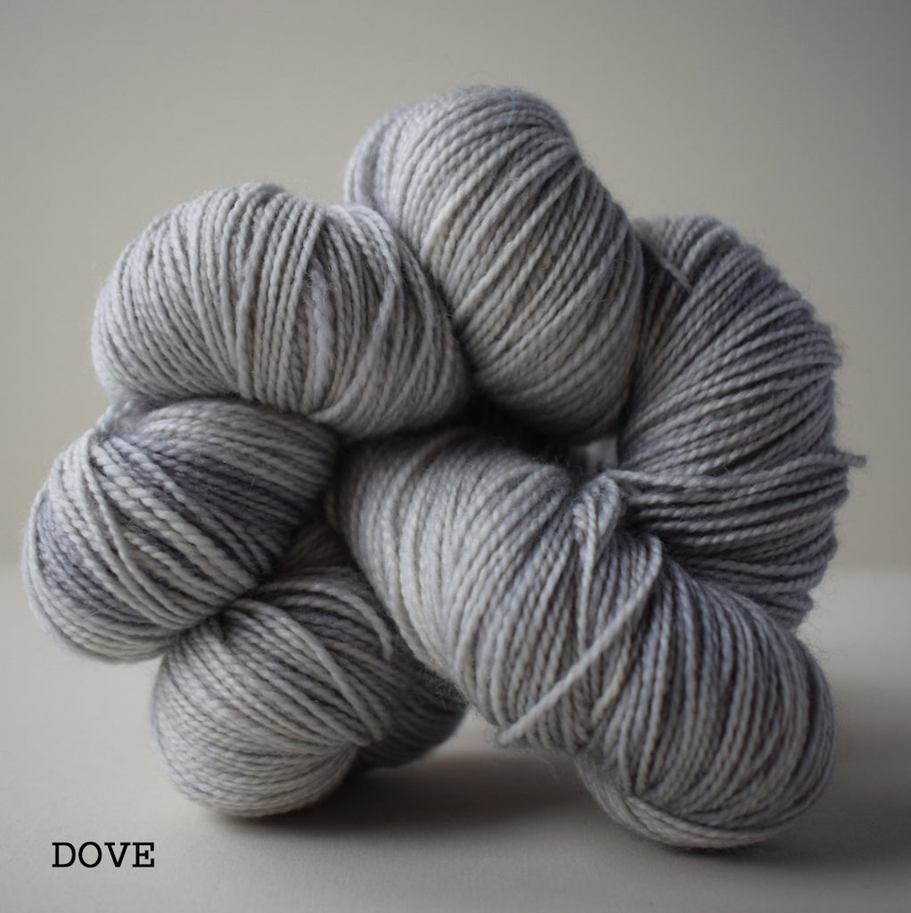 ginger's hand dyed sheepish sock yarn wool british bluefaced leicester and nylon 4ply fingering weight high twist sturdy and soft machine washable indie dyed light dove gray grey