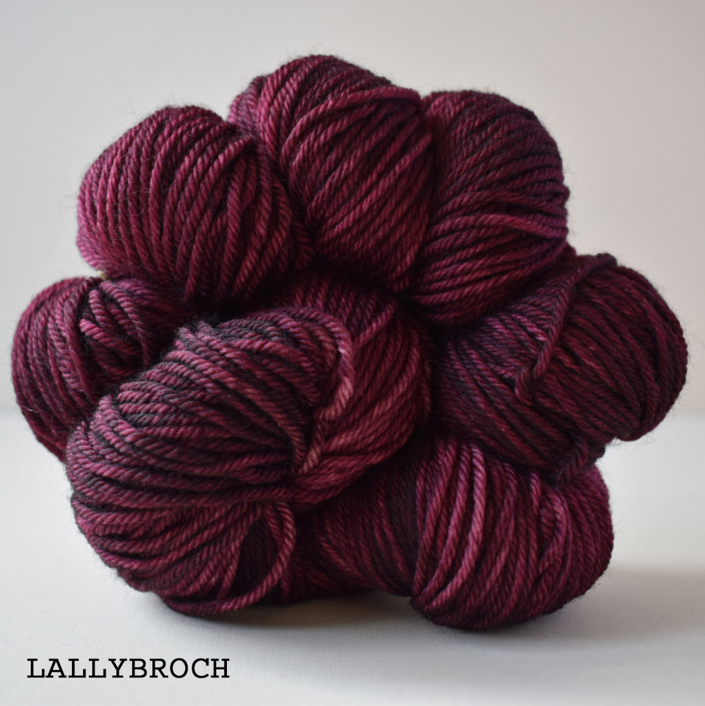 gingers hand dyed pep in your step worsted indie dyed superwash merino wool machine washable plump bouncy yarn indie dyed ginger twist studio lallybroch outlander inspired burgundy purple